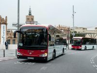 A TMB Barcelona 210 hibrid és elektromos autóbuszt vásárolna