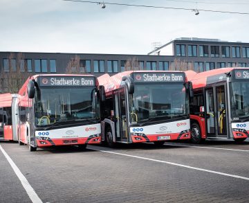 Megérkeztek Bonn csuklós Solaris villanybuszai