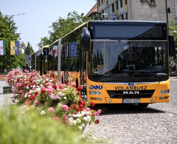 Tíz csuklós „oroszlánnal” erősít az állami busztársaság Jász-Nagykun-Szolnok megyében