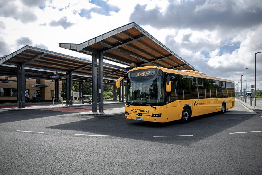 Tizennégy Econellel fiatalodik az állami buszpark Komárom-Esztergom megyében 1 Esztergom Volanbusz Credo atado 20210824 02