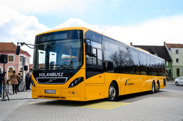Megkezdődött a Volvo 8900-as magyarországi búcsúszériájának átadása