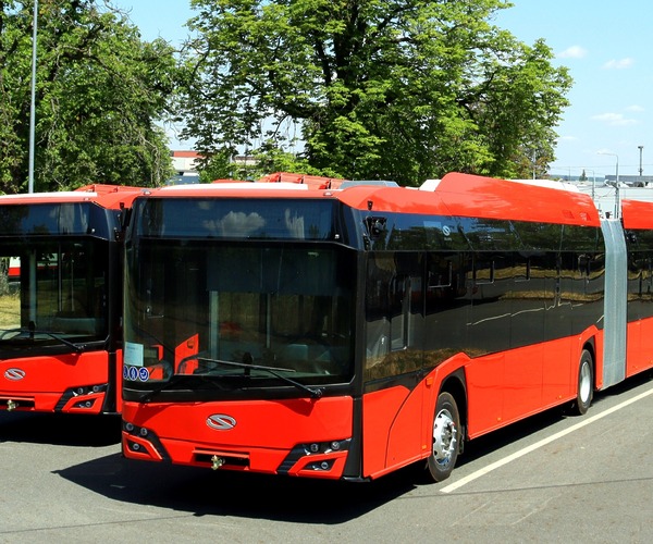 Év végéig megérkezik Pozsonyba a DPB mind a 16 duplacsuklós Solaris Trollinója